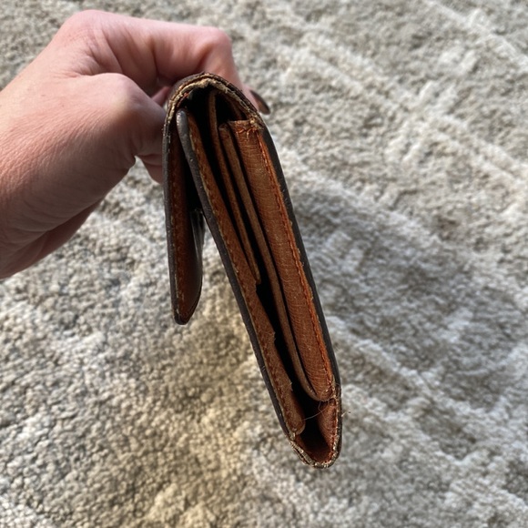 Authentic Louis Vuitton Trifold Wallet with unbranded chain included - Picture 9 of 13